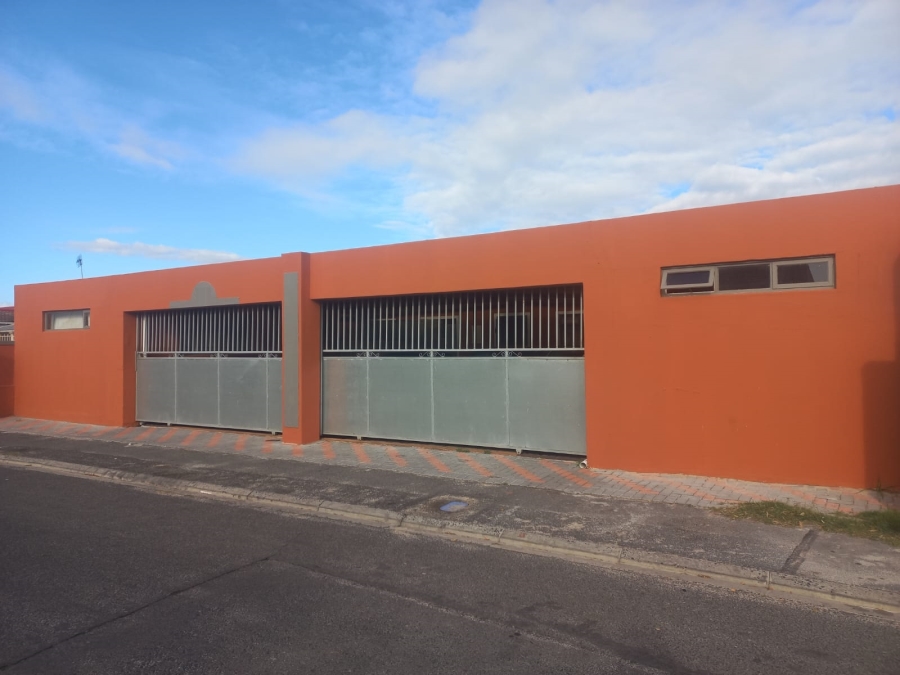 6 Bedroom Property for Sale in Woodlands Western Cape